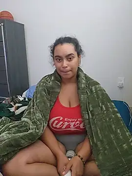 cinnaminnie stripchat live cam model