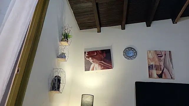 Akemirosse stripchat live cam model