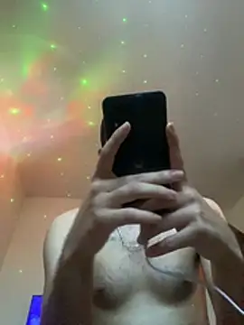 vinihfeh stripchat live cam model