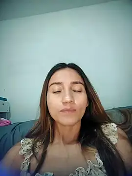isaa- stripchat live cam model