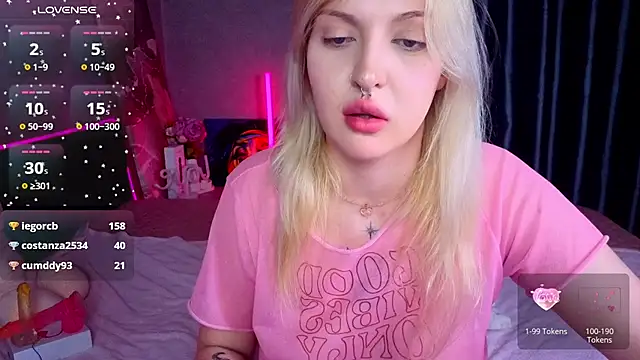 BlondieSummer stripchat live cam model