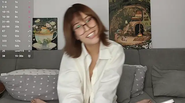 UlaHollars stripchat live cam model