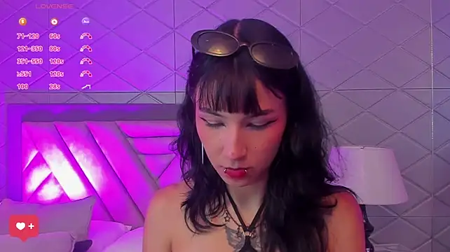 Naomi-Haruno stripchat live cam model