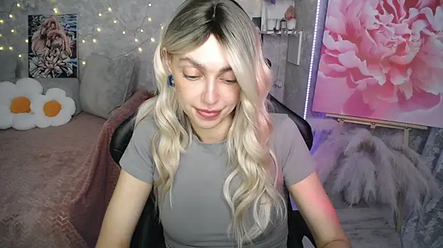 NickyAdamidi stripchat live cam model