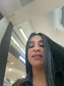 RoseOnYou stripchat live cam model