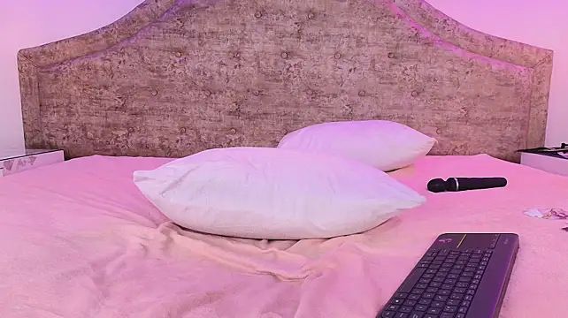 sweetlyundone stripchat live cam model