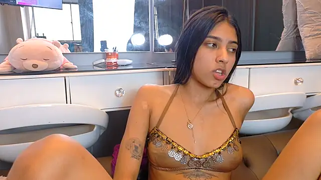 velvetmia68 stripchat live cam model