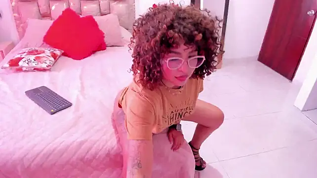 MadelaineJones stripchat live cam model