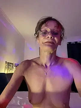 Chris06d22@xh stripchat live cam model