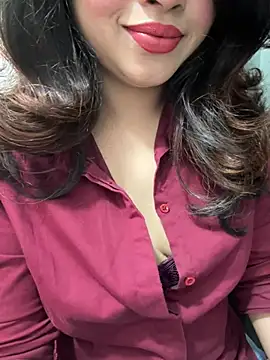 Yours_riya11 stripchat live cam model
