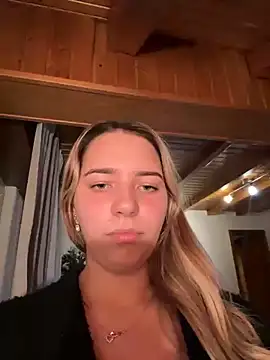Naomi-Klein stripchat live cam model