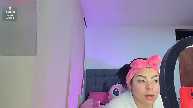 Kylie2211 stripchat live cam model