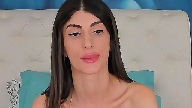 SkinnyDolly stripchat live cam model