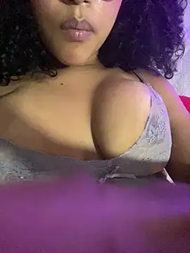 Kittybrown18 stripchat live cam model