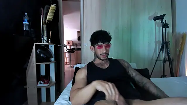 Dammianmiller stripchat live cam model