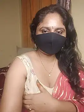Sravvi499 stripchat live cam model