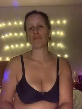hotbrunettemass stripchat live cam model