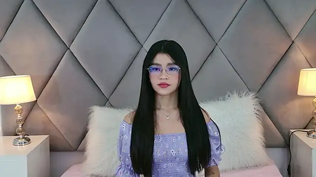 OliviaDiaz stripchat live cam model