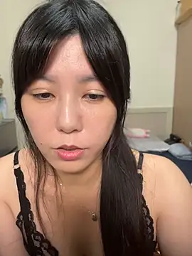 vivi131927 stripchat live cam model