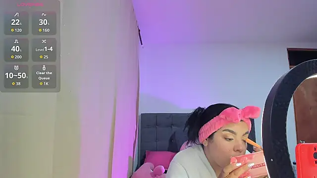 Kylie2211 stripchat live cam model