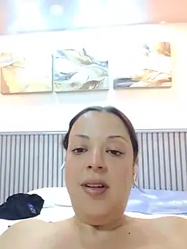 alyjonesoficiall stripchat live cam model