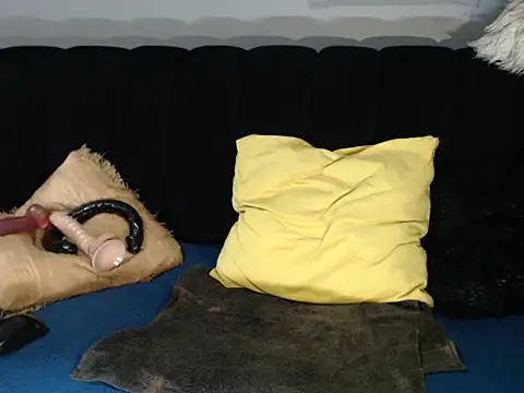 CREAMYCUPCAKExxx stripchat live cam model