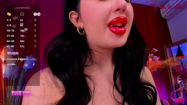 Mayzzie stripchat live cam model