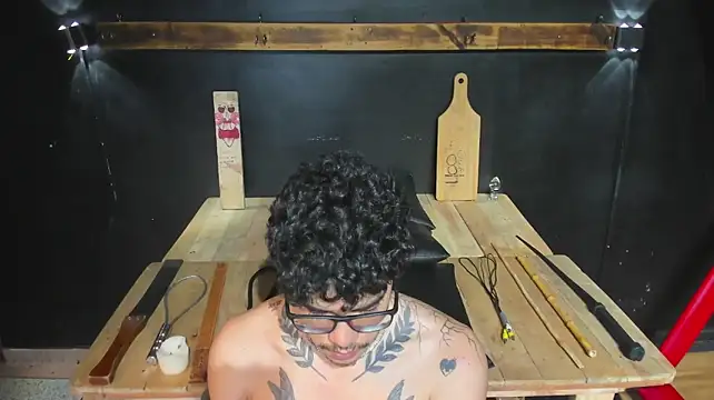 BDSM_Vantablack_ stripchat live cam model