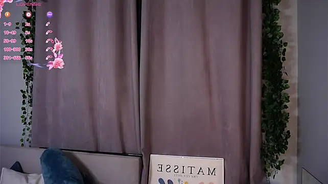 HermaFrain stripchat live cam model
