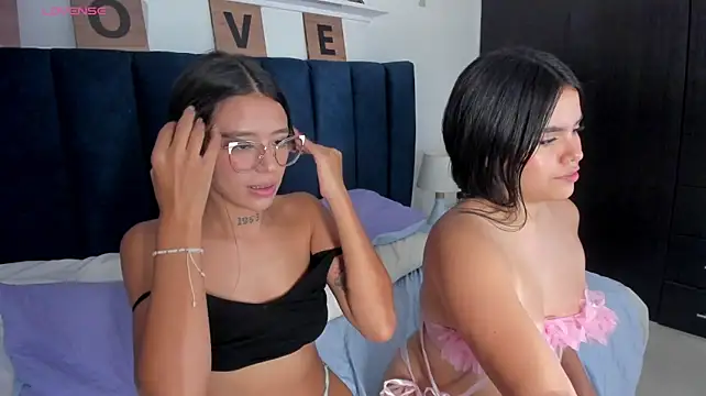 Bella18__ stripchat live cam model