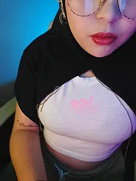 Elinaax stripchat live cam model
