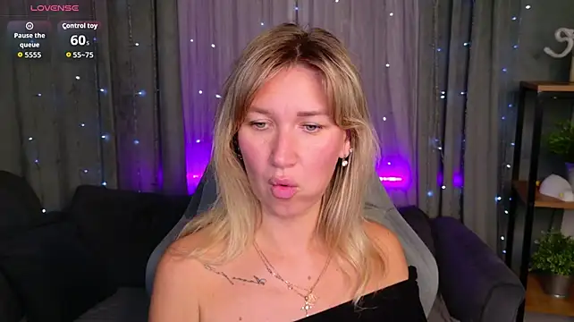 MilaBott stripchat live cam model