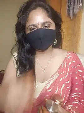 Sravvi499 stripchat live cam model