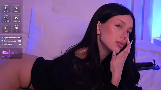 LeyaFoxhall stripchat live cam model