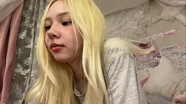 LinaFloww stripchat live cam model