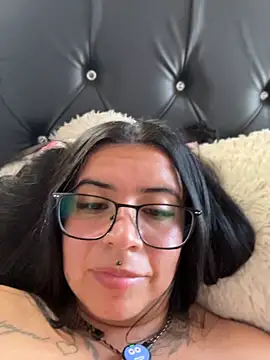 Devilsweet17 stripchat live cam model