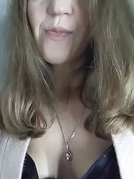 KattyLuuu stripchat live cam model