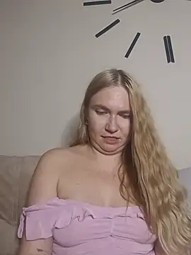 KisaVixen stripchat live cam model