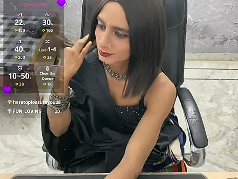 LuvLayla stripchat live cam model