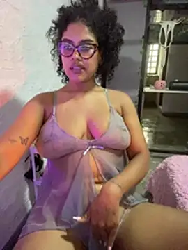 Kittybrown18 stripchat live cam model