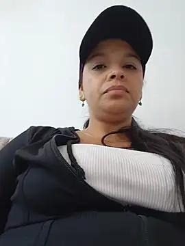 Layla-daring stripchat live cam model