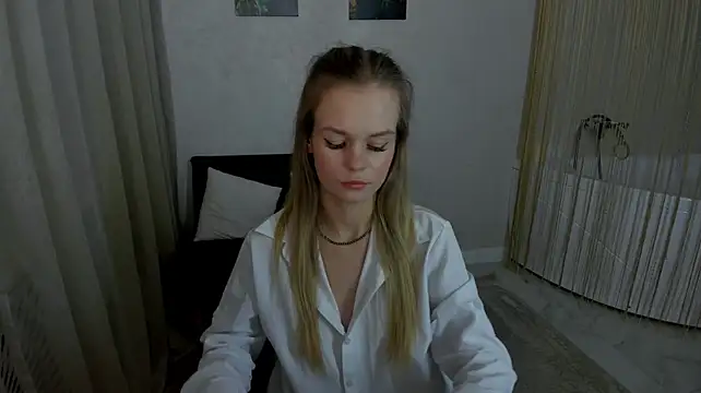 MidnighteAura stripchat live cam model