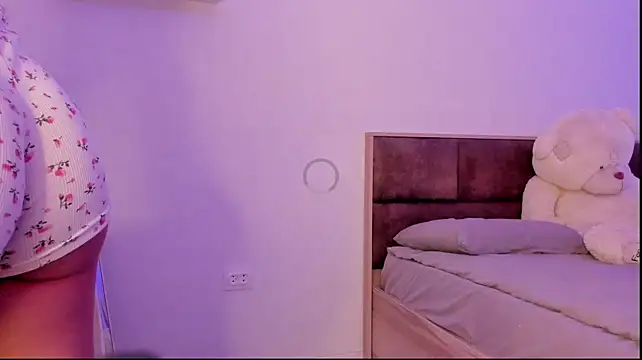 EmilyGlowing stripchat live cam model
