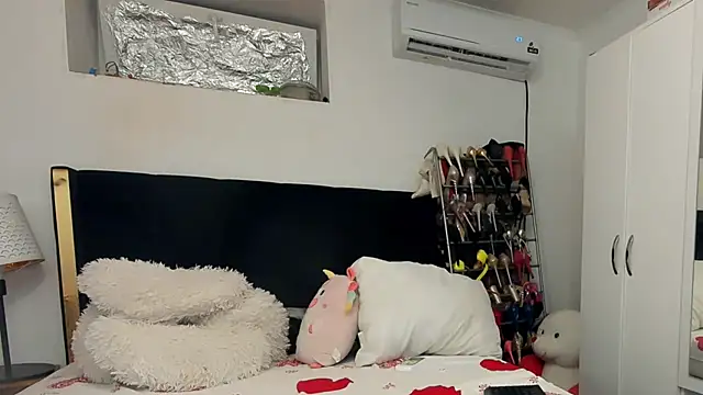 juliahayessxx stripchat live cam model