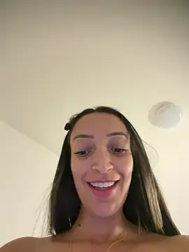 BelleLouiseVp stripchat live cam model