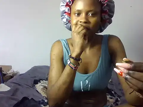 Candysleek_petite stripchat live cam model