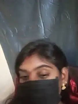 Keerthi_143 stripchat live cam model