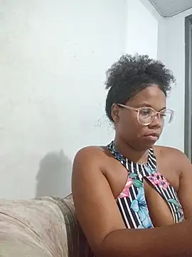 Prettahvitoria20 stripchat live cam model