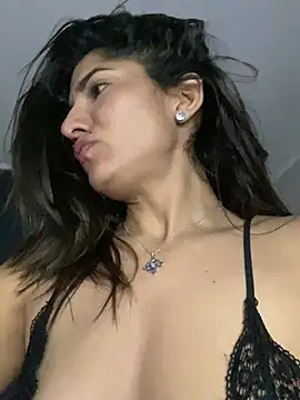 AlejandraMilano stripchat live cam model