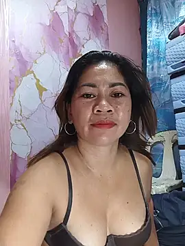 SweetChubbyMommy_02 stripchat live cam model